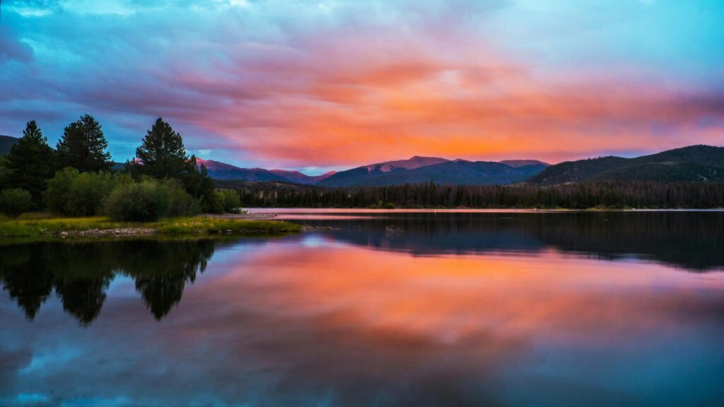 pexels-photo-2480667-2480667 Tranquil sunset over Breckenridge lake with vivid sky and mountain reflections.